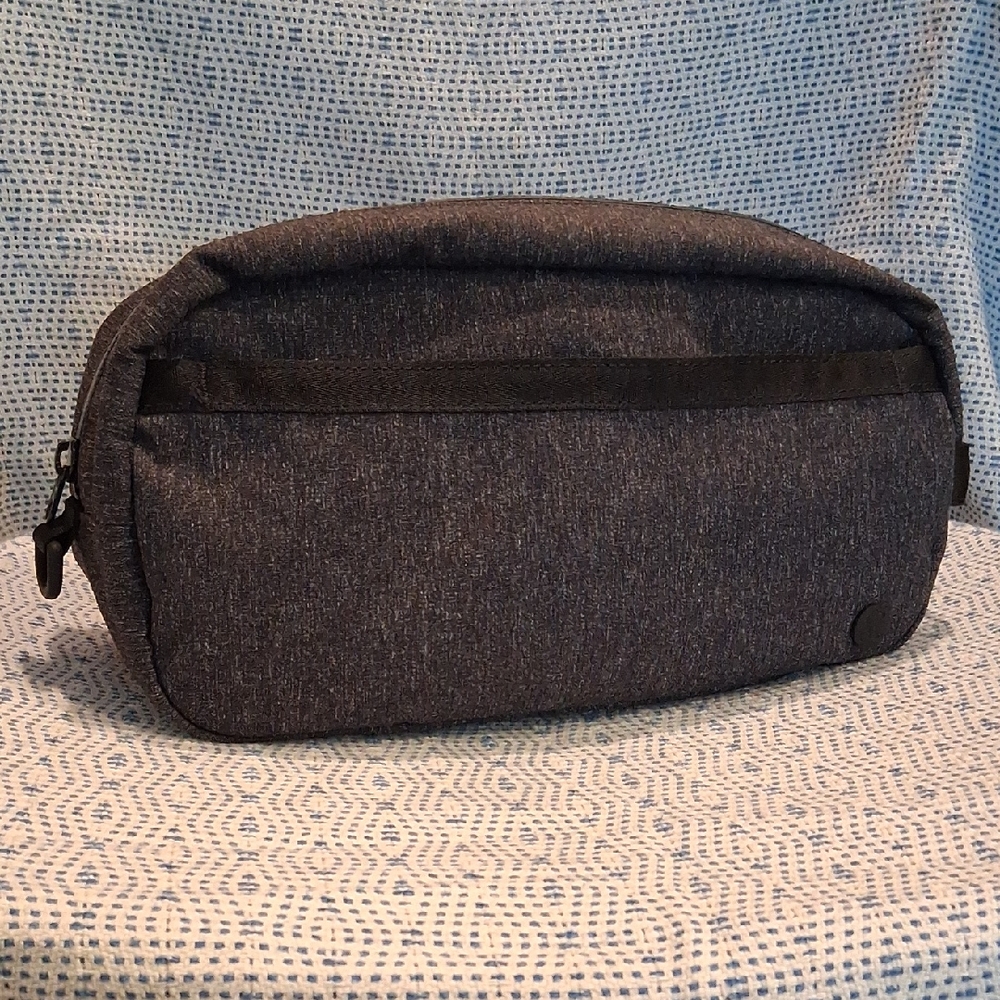 Lululemon Men's Gray Travel Toiletry Bag Dopp Kit